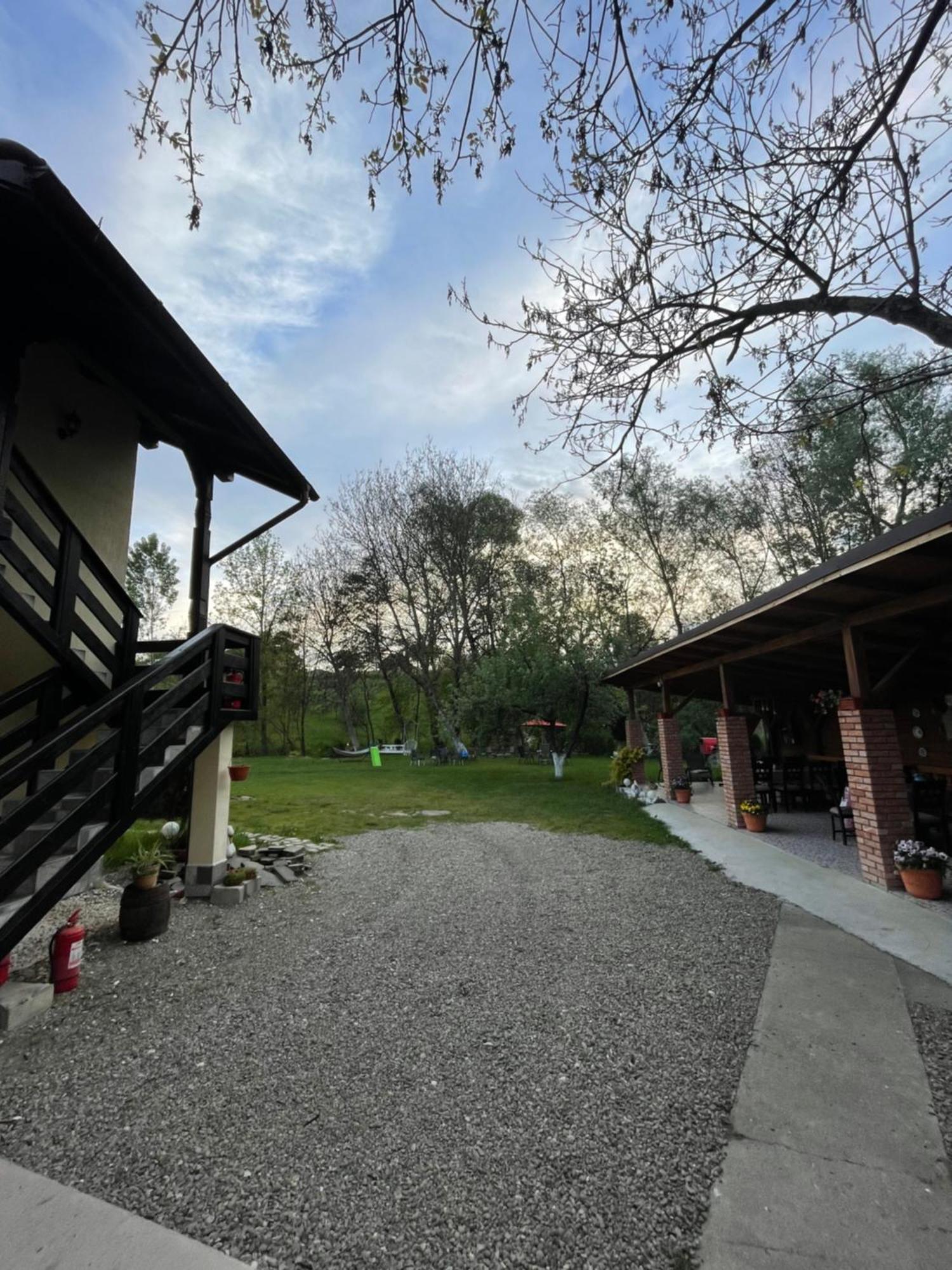 Pensiunea Casa Godja Văleni Exterior foto